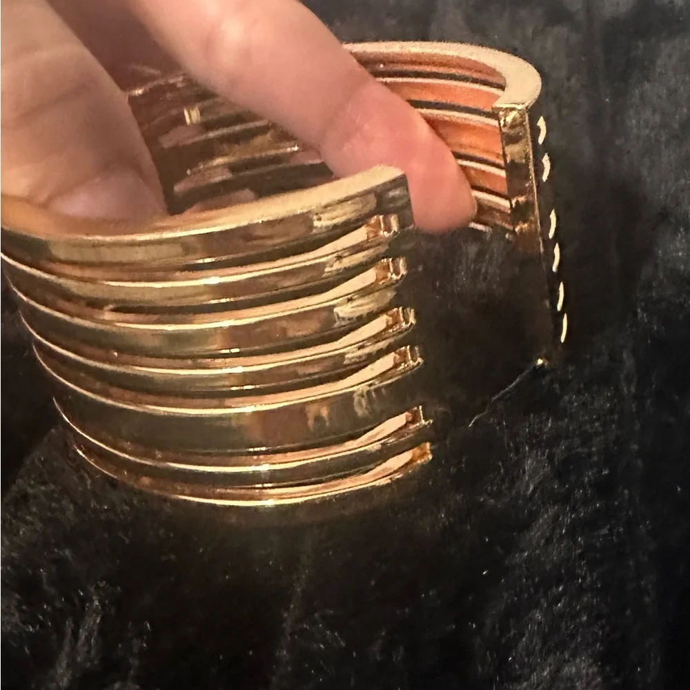 Express Gold Cuff Bracelet - Picture 3 of 8